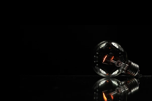 Antique Vintage Edison Light Bulbs Are Making A Nostalgic Comeback , In Both Filament And LED